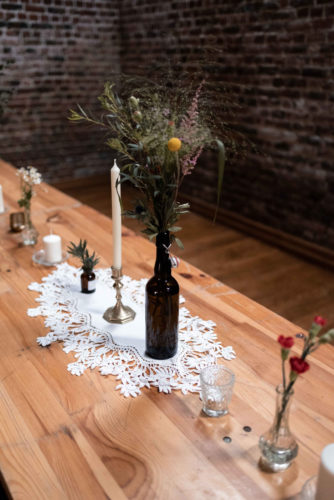 décoration de tables, mariage boho folk, bougeoirs vintage, décoration florale